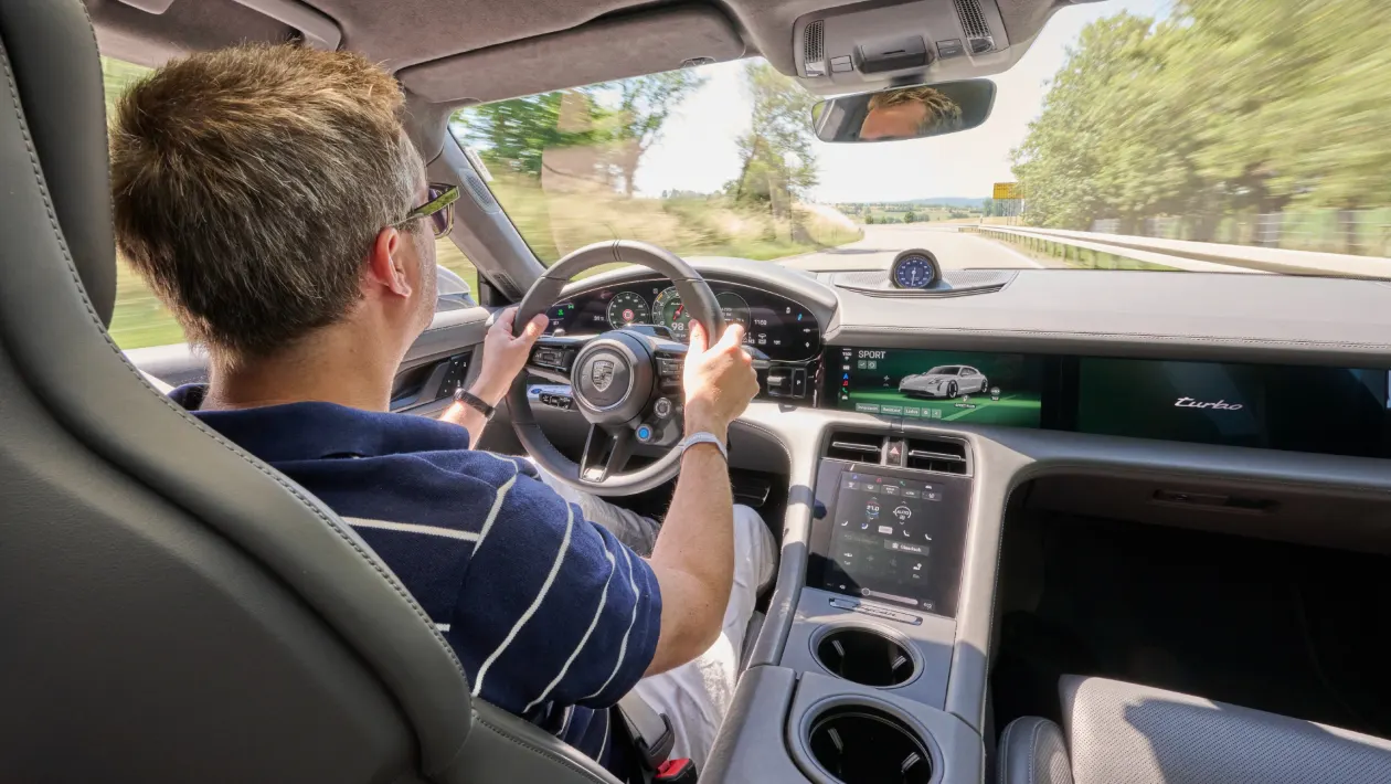 Porsche Taycan E-Shift Innenraum