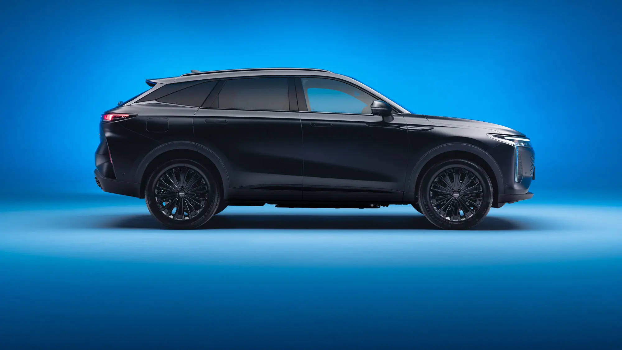 Omoda 9 Black Noble edition leads 2026 upgrades - side