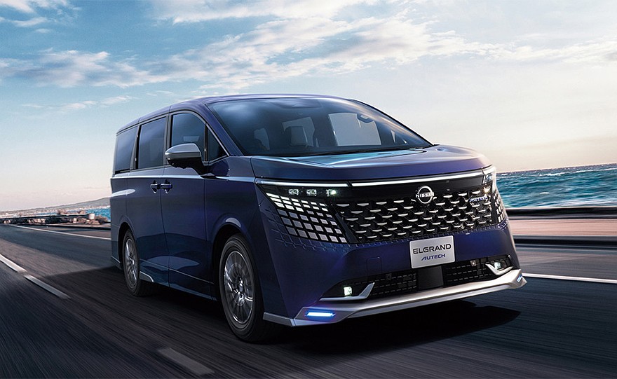 На фото: новый Nissan Elgrand Autech