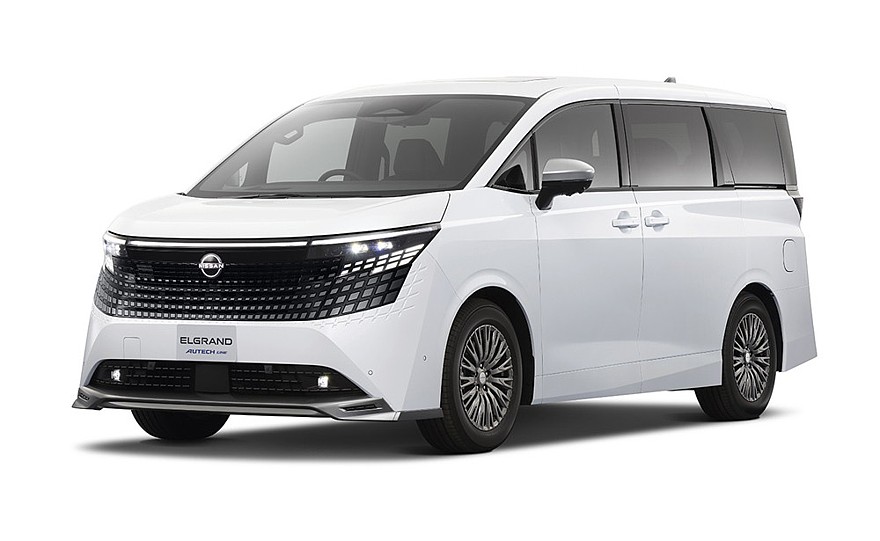 На фото: Nissan Elgrand Autech Line