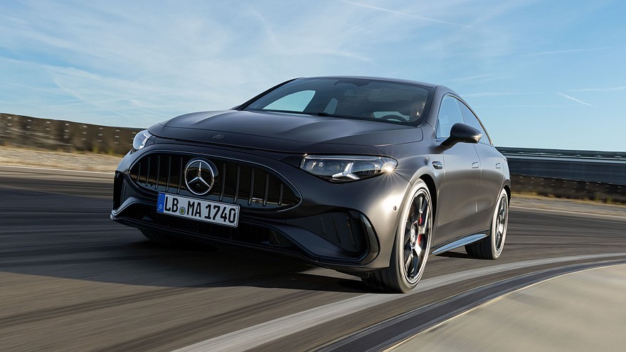 На фото: новый седан Mercedes-AMG CLA 45 4Matic+