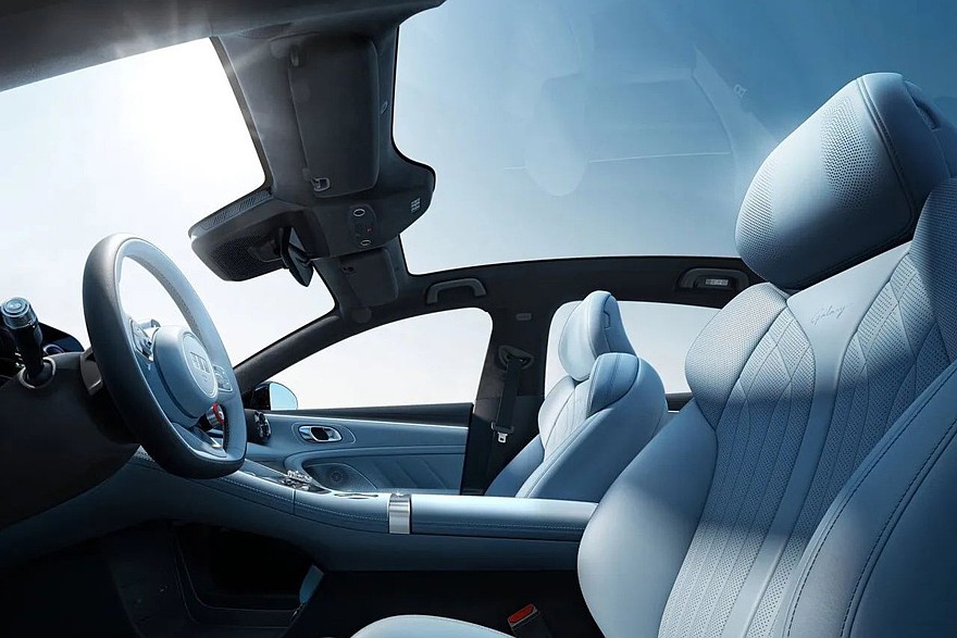 На фото: салон Geely Galaxy TT