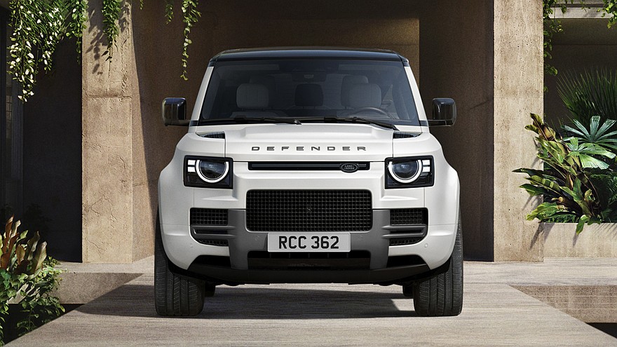 На фото: Land Rover Defender Vertex 90