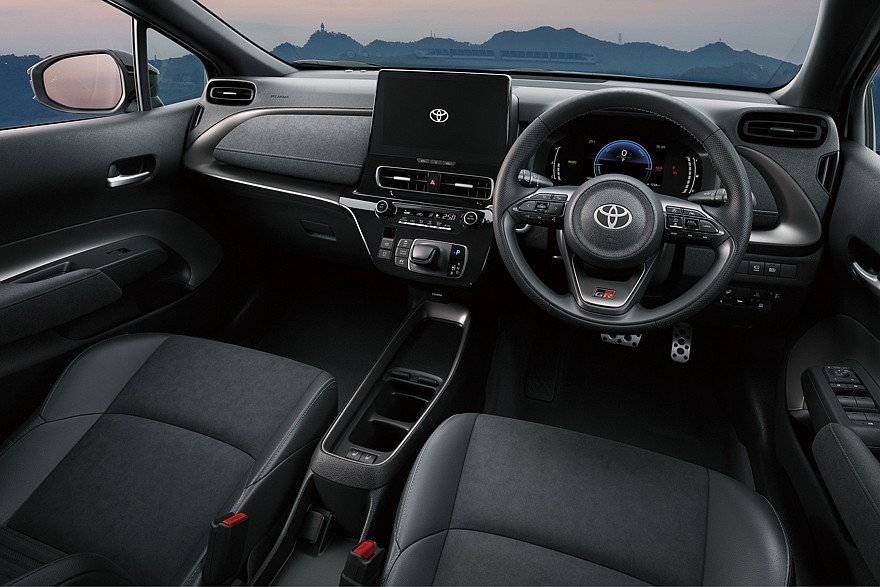 На фото: салон обновлённого хэтчбека Toyota Aqua GR Sport