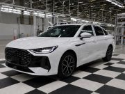 Im Werk in Sankt Petersburg startete die Serienproduktion der Business-Limousine Tenet A8