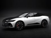 Toyota Crown Crossover bereitet sich auf ein Update vor: erste offizielle Fotos