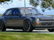 Eine so extreme Nachbildung eines klassischen Autos, dass es nur noch optisch ein Ford Escort ist